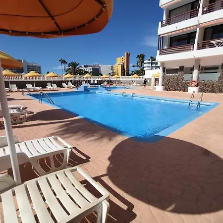 Olympia With Balcony And Pool, Americas