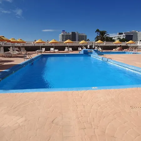Olympia With Balcony And Pool, Americas Appartement